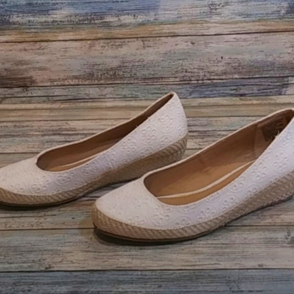 American Eagle low heel wedge cream 6w